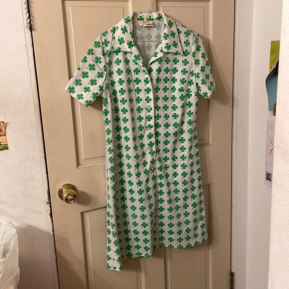 Vintage 1970s White Shamrock Irish Dress. Size: 12 USED!